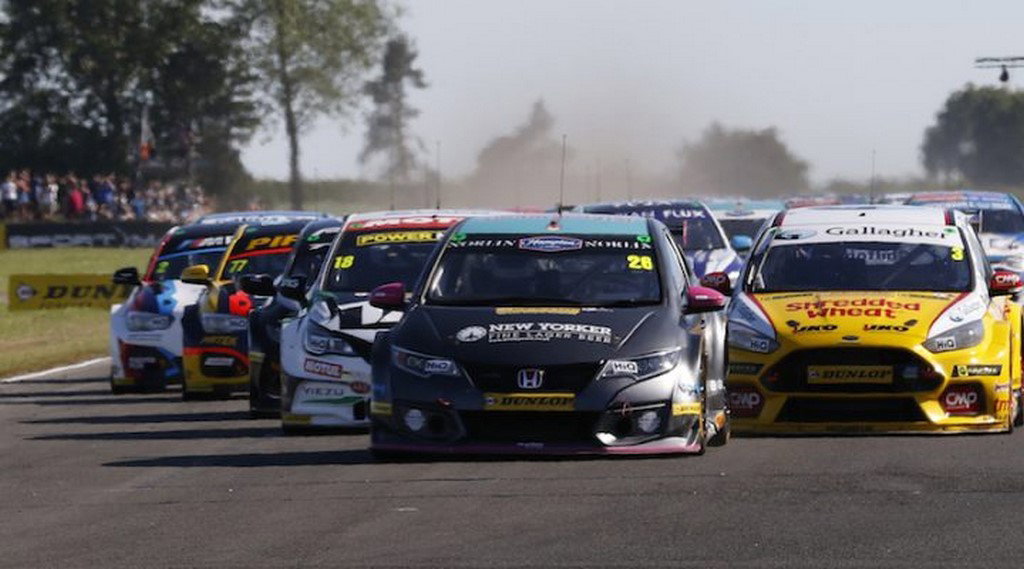 BTCC Croft: Turkington consolidates BTCC lead at halfway point